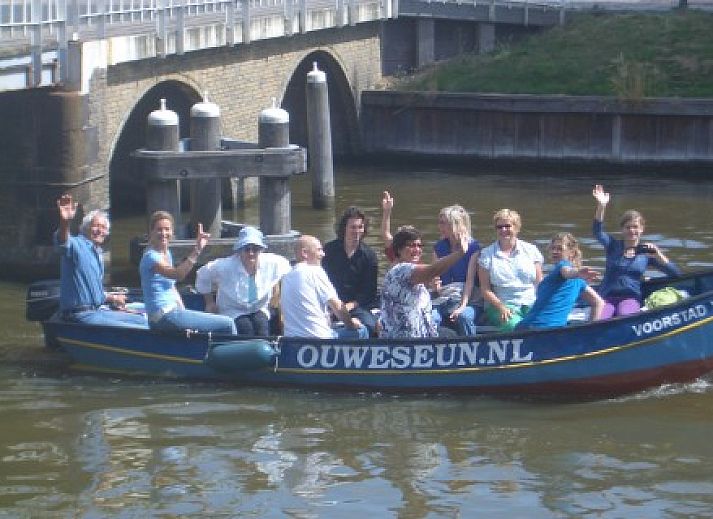 Verblijf 240802 • Boot Friese elfsteden • sloep voorstad van londen