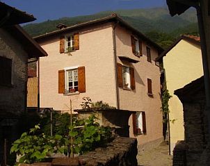 Guest house 08921903 • Holiday property Italian Lakes • Vakantiehuis Il Cortile 