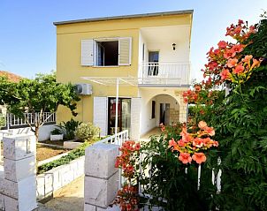 Guest house 10320001 • Holiday property Dalmatia • Vakantiehuis Lolita 