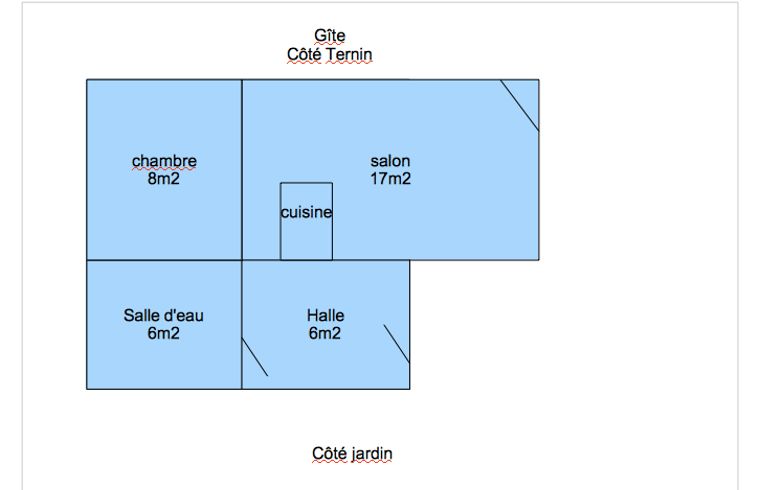 Gezellige keuken in Vakantiehuis in Lucenay l'Eveque, Bourgondie, Frankrijk, met moderne inrichting en rustieke charme.