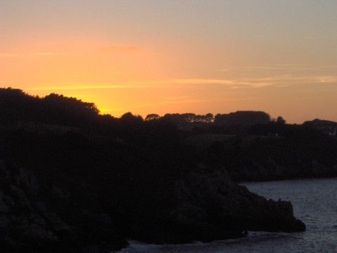 Geniet van een adembenemende zonsondergang bij Ti Cos Kaourintine, het vakantiehuis in Briec de l'Odet, Bretagne, Frankrijk.