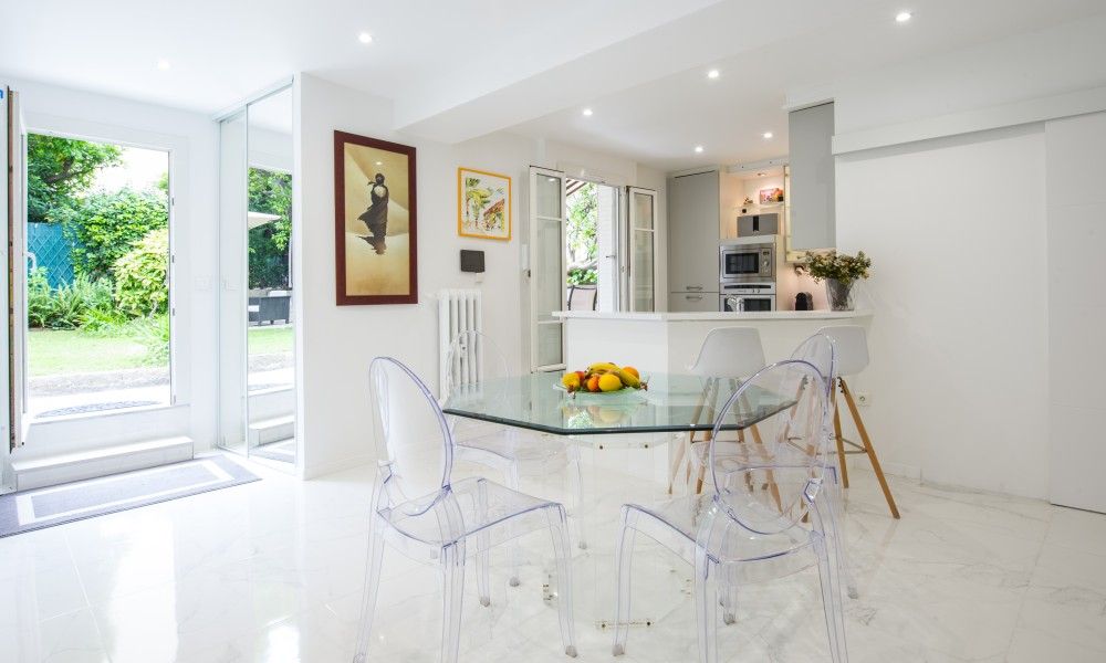 Elegant apartment in Nice met moderne keuken en prive tuin, ideaal voor een ontspannen vakantie aan de Cote d'Azur.
