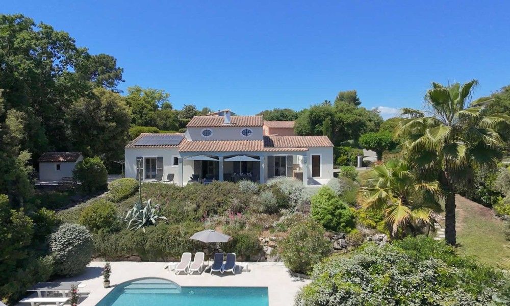 Villa Valbonne in de Provence met privezwembad en groene tuin, ideaal vakantiehuis dicht bij Cannes.