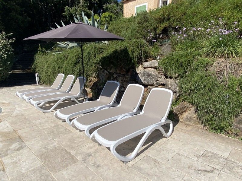 Moderne keuken in Villa Valbonne, vakantiehuis in Valbonne, Provence met complete voorzieningen voor een comfortabel verblijf.