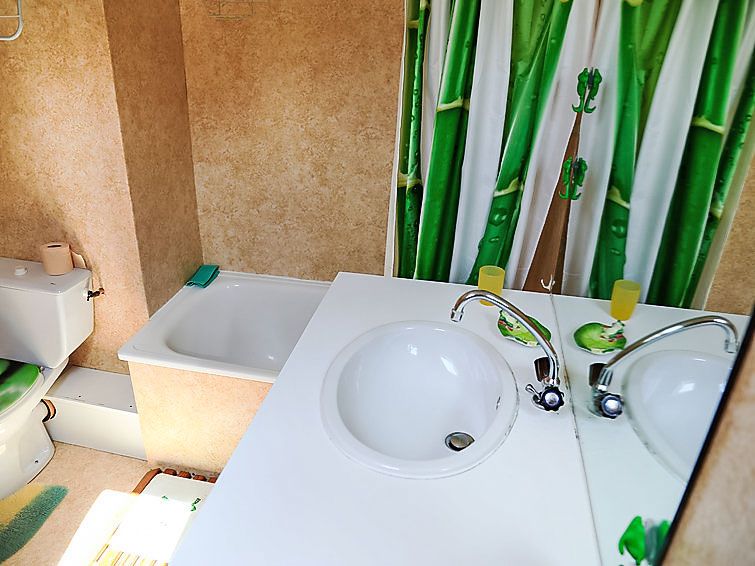 Guest house 04930003 - Apartment Midi / pyrenees - Appartement Les Marmottes