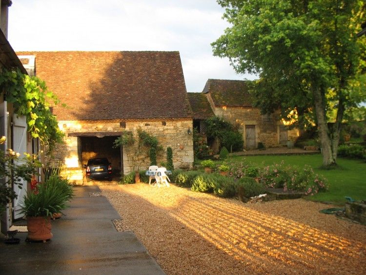Ferienhaus Fonbigou in Granges D'Ans, Aquitanien, mit charmanter Steinarchitektur und grnem Garten.