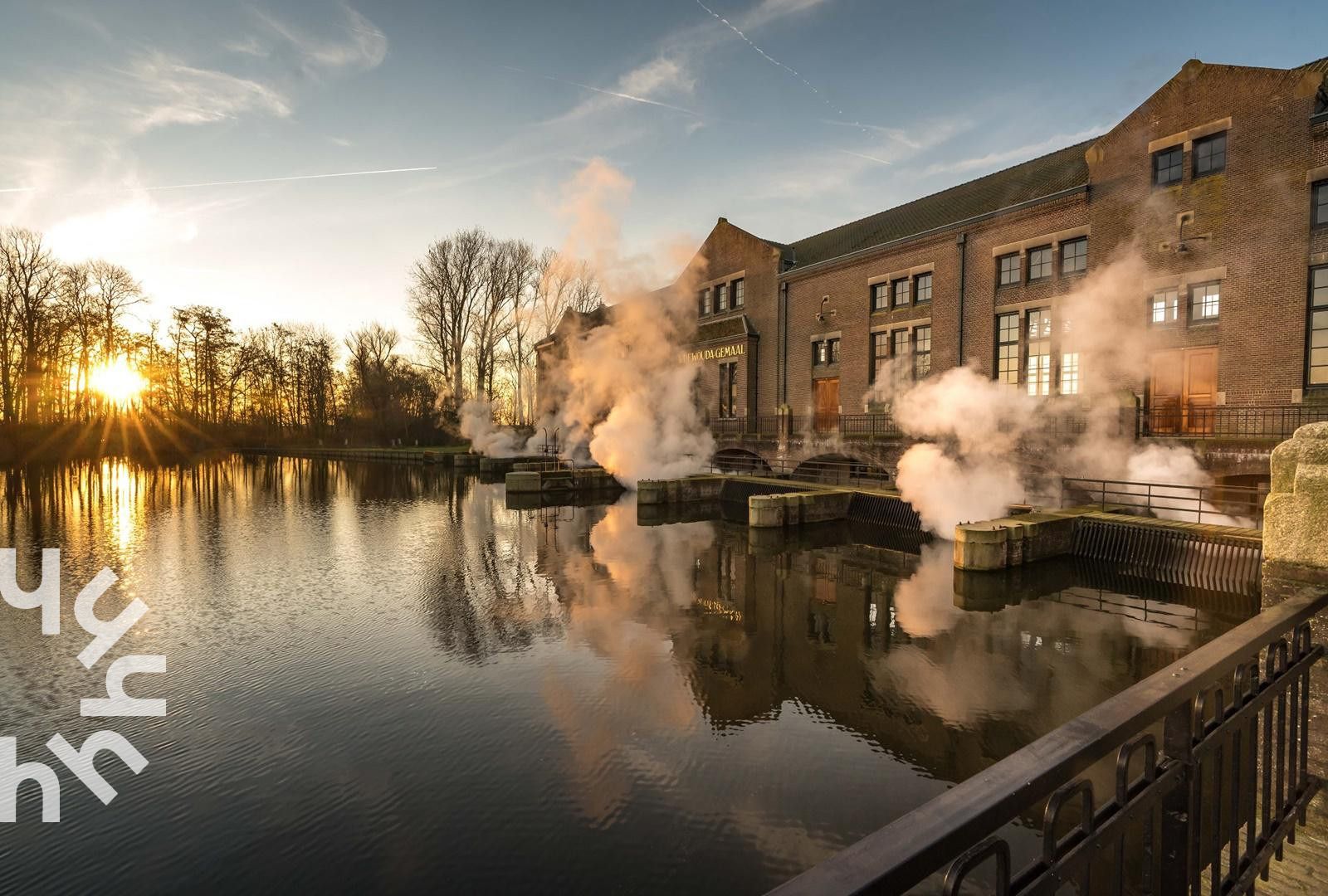 Comfortable bedroom in vacation home FR474, Delfstrahuizen, Tjeukemeer.