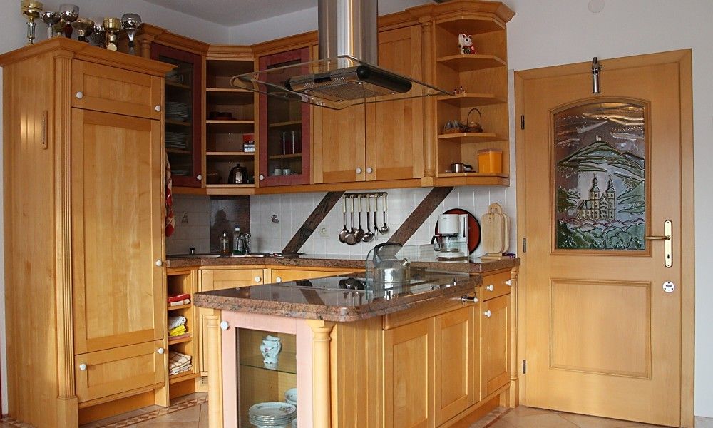 Gezellige keuken in Appartement Mariandl, Hopfgarten im Brixental, Tirol, ideaal vakantiehuis voor kookliefhebbers.