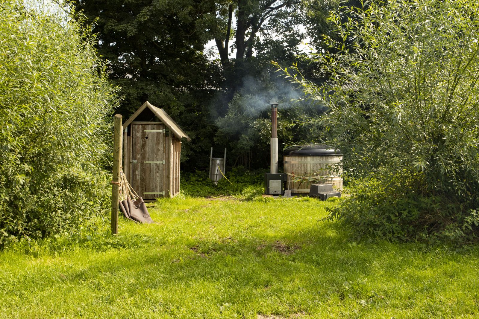 Verblijf 280805 - Tenthuis Rivierengebied - Tenthuisje met warme privédouche naast de tent met Hottub