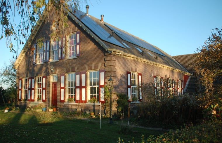 Gezellige tuin bij Vakantiehuis in De Steeg, Veluwe, Gelderland.