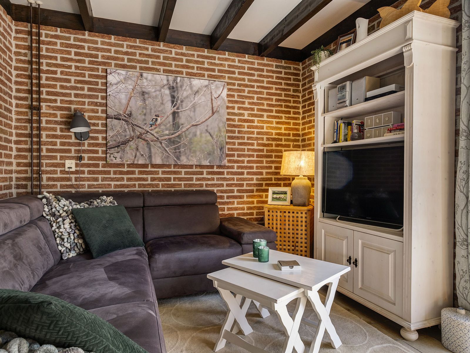 Comfortabele zithoek in de woonkamer van Vakantiehuis Haus Anni, Hansweert, Zuid-Beveland.