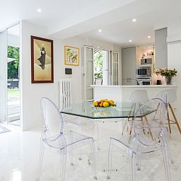 Elegant apartment in Nice met moderne keuken en prive tuin, ideaal voor een ontspannen vakantie aan de Cote d'Azur.