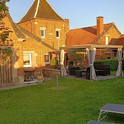 Charmant vakantiehuisje in Gommegnies met een zonnig terras in de tuin, ideaal voor een ontspannen verblijf in Nord / Pas de Calais, Frankrijk.