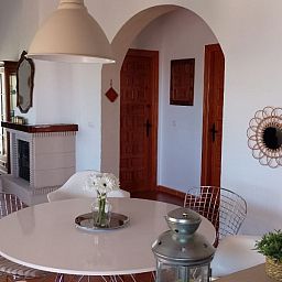 Stijlvolle woonkamer van Casa Milvan vakantiehuis in Competa, Andalusie, Spanje met moderne inrichting en gezellige sfeer.
