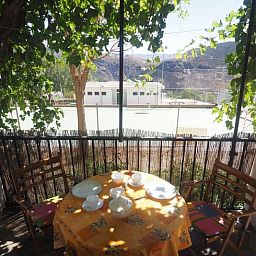 Geniet van het uitzicht vanaf het terras van Vakantiehuisje in La Taha, Pitres, Andalusie, een charmant vakantiehuis in Spanje.