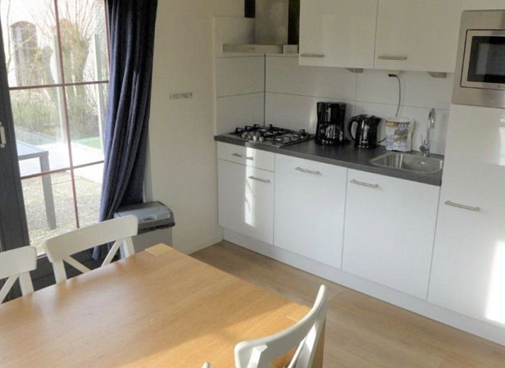 Houten tuinhuis bij Ferienperle vakantiehuis in De Cocksdorp, Texel, Waddeneilanden.