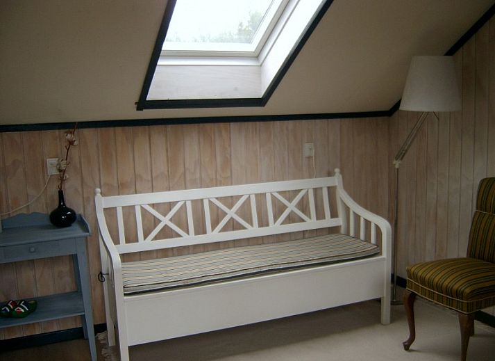 Kalmar hus vakantiehuis in Stauning, Midden Jutland omgeven door groene natuur en serene bossen voor een ontspannen verblijf.