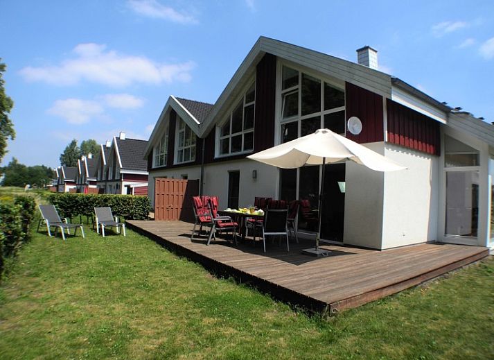 Villa Seeblick in Nordhorn, een charmant vakantiehuis in Nedersaksen omgeven door groene natuur en rustgevende omgeving.