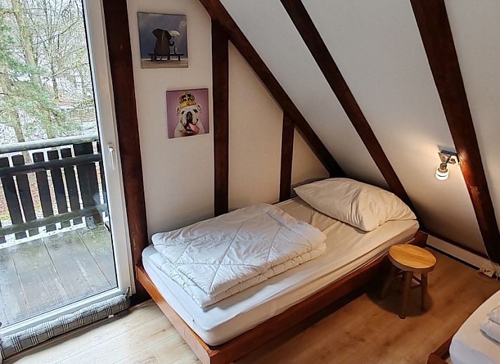 Gezellige eetruimte in Ferienhaus Laange, een vakantiehuis in Frankenau, Hessen, Duitsland met moderne inrichting.
