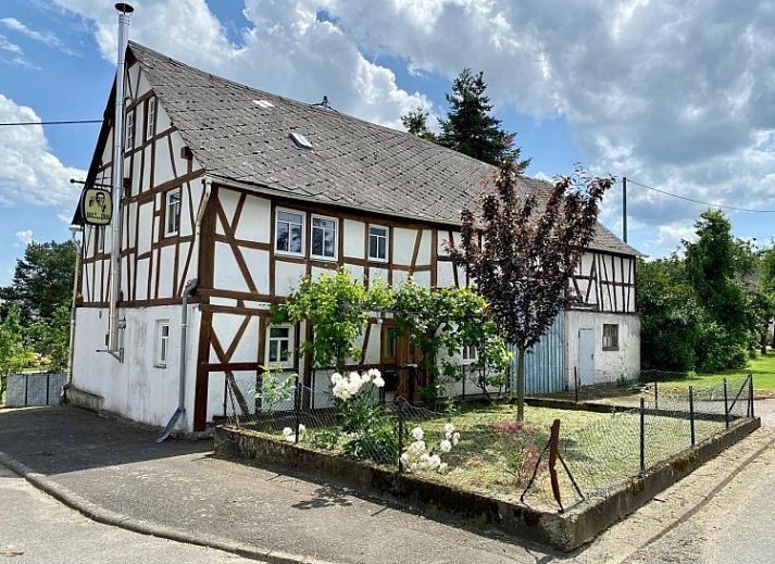 Vakantiehuis Kaiser in Forst, Hunsruck, met traditionele vakwerkgevel omringd door natuur in de Eifel/Moezel-regio van Duitsland.