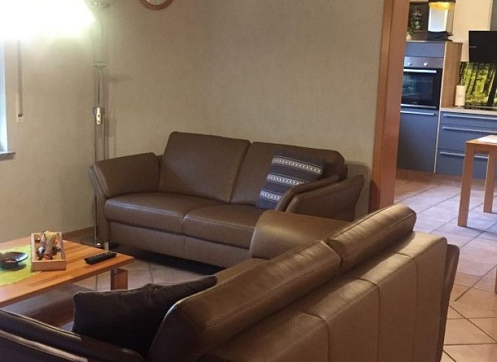 Appartement Franz in Morbach, Eifel, biedt een charmante stenen gevel met ruime tuin en rustige omgeving.
