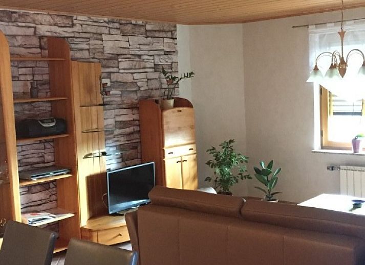 Binnenruimte van appartement Franz in Morbach, Eifel. Gezellige keuken met moderne apparatuur voor een comfortabel verblijf.