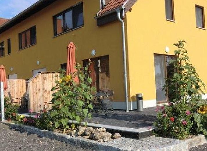 Gezellige slaapkamer in Ferienhof am Biberbach appartement, Horselberg-Hainich, Thuringen, Duitsland.