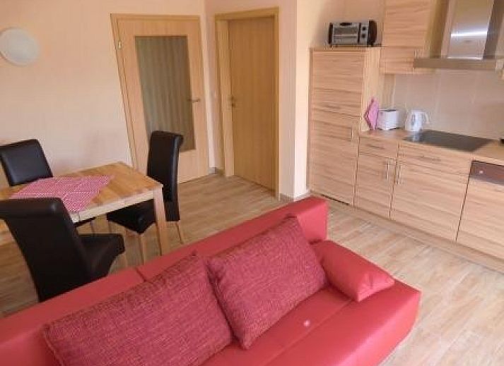 Gezellige slaapkamer in Ferienhof am Biberbach appartement, Horselberg-Hainich, Thuringen, Duitsland.