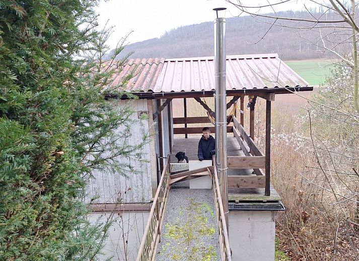 Vakantiehuis Seega in Kyffhauserland, Thringen biedt een rustieke buitenruimte met groene omgeving en ruim terras.