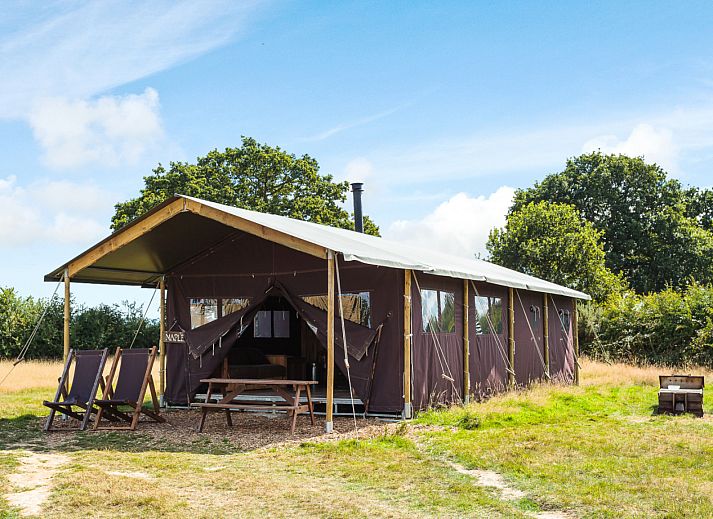 Tent house with hot private shower in Altenbeuthen, Thuringia, offers a unique glamping experience with an inviting terrace in nature.