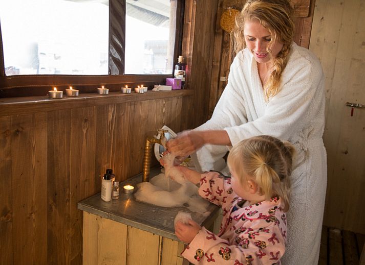 Tent house with hot private shower in Altenbeuthen, Thuringia, offers a unique glamping experience with an inviting terrace in nature.