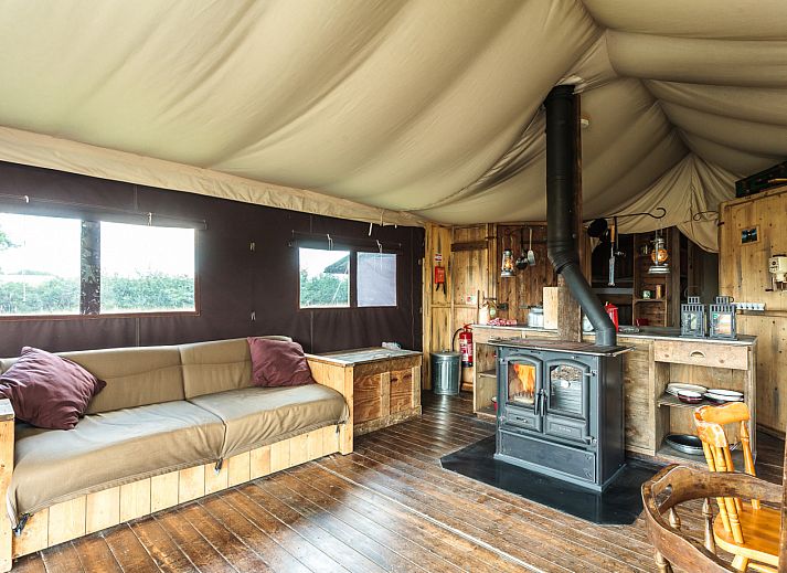Tent house with hot private shower in Altenbeuthen, Thuringia, offers a unique glamping experience with an inviting terrace in nature.