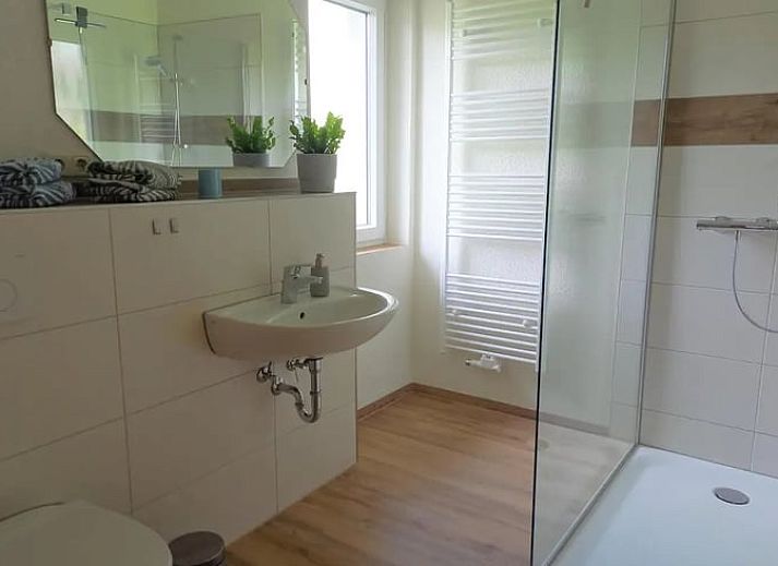 Geniet van de serene tuin bij Vakantiehuis in Leinefelde-Worbis, Thuringen, perfect voor ontspanning in de natuur.