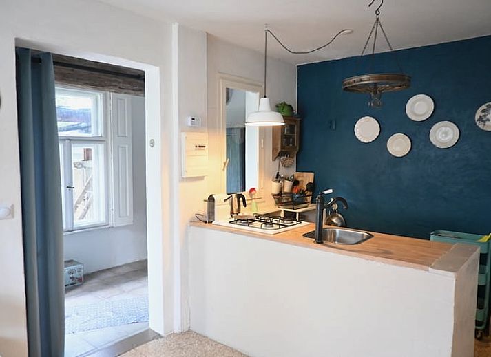 Plattegrond van Vakantiehuis in Lucenay l'Eveque, Bourgondie, Frankrijk met ruime salon en gezellige keuken.