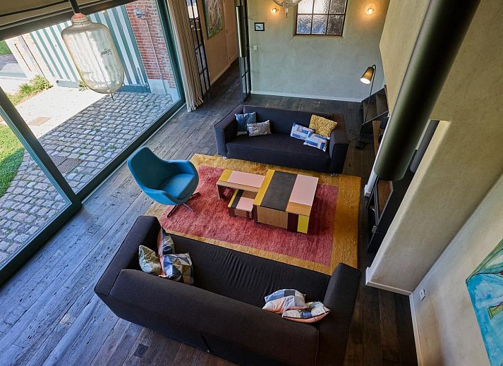 Lactea vakantiehuis in Schilde, Antwerpen omgeven door groene natuur met charmant terras en rustieke architectuur.