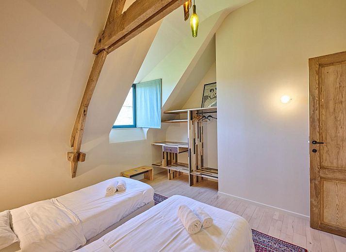 Stijlvolle woonkamer van vakantiehuis Lactea in Schilde, Antwerpen, met moderne inrichting en gezellige zithoek.