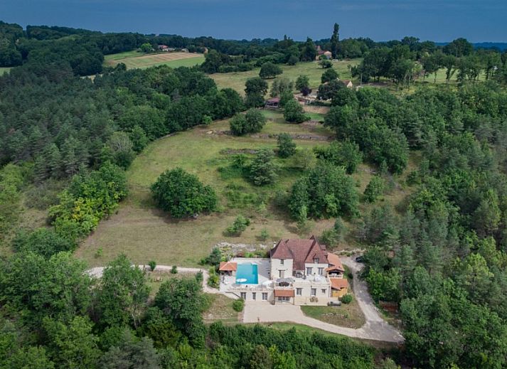 Gezellige keuken in Villa Monplaisant, Monplaisant, Aquitaine, vakantiehuis met landelijke charme en moderne gemakken.