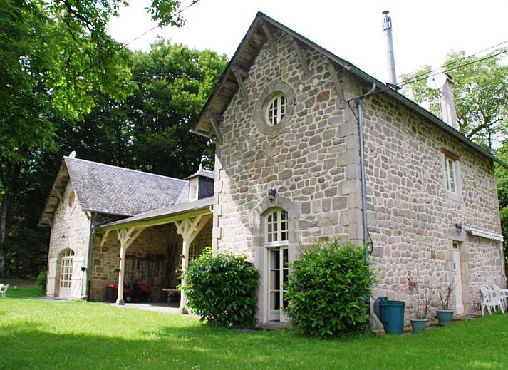 Guest house 04413201 • Holiday property Limousin • Vakantiehuis in Chaumeil met zwembad, in Dordogne-Limousin. 