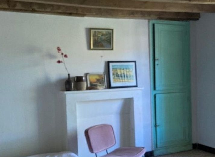 Maison Blanche, een charmant vakantiehuis in Ids-Saint-Roch, Centre, Frankrijk, met een weelderige tuin en rustieke uitstraling.