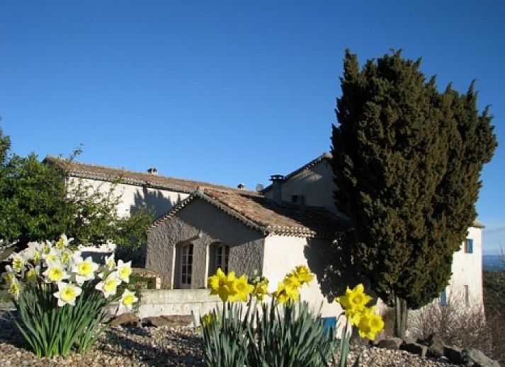 Ontdek KLEIN KLOOSTERTJE, een charmant vakantiehuis in Nimes, Languedoc/Roussillon, omgeven door authentieke stenen architectuur.
