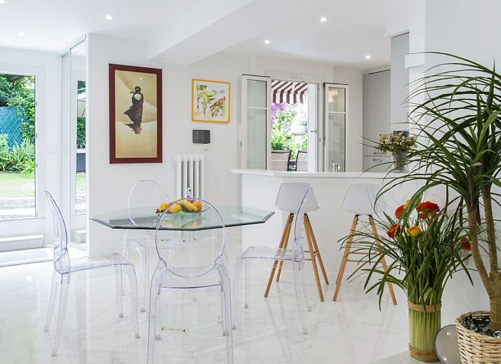 Elegant apartment in Nice met eigen tuin, op 2 minuten van de haven, biedt een serene buitenruimte in de Provence/Cote d'Azur.