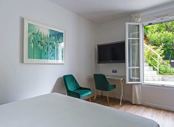 Elegant apartment in Nice met eigen tuin, op 2 minuten van de haven, biedt een serene buitenruimte in de Provence/Cote d'Azur.