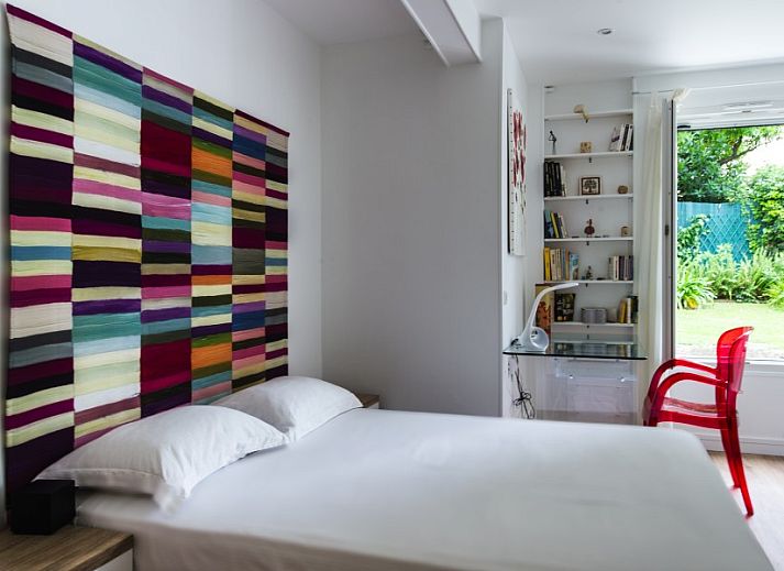 Elegant apartment in Nice met moderne keuken en zicht op prive tuin, ideaal gelegen op 2 minuten van de haven in Provence / Cote d'Azur.
