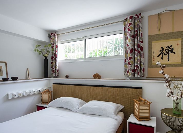 Elegant apartment in Nice met moderne keuken en zicht op prive tuin, ideaal gelegen op 2 minuten van de haven in Provence / Cote d'Azur.