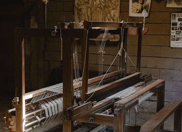 Gezin geniet van de natuur bij Huisje in Le Barroux, vakantiehuis in de Provence, Frankrijk.