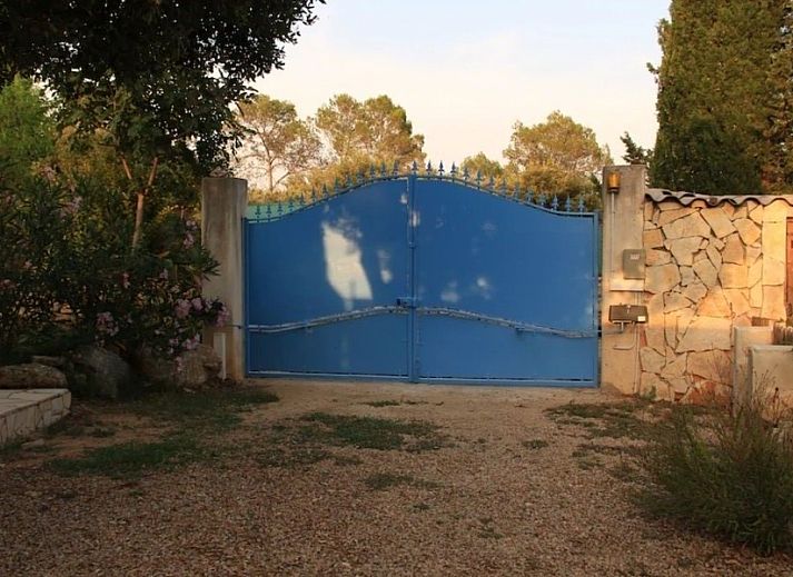 Geniet van een avond bij het zwembad van Lorgues-stone cottage, een charmant vakantiehuis in de Provence, Cote d'Azur, Frankrijk.