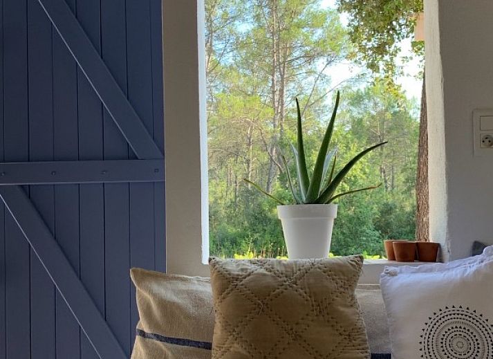 A Good Year vakantiehuis in Lorgues, Provence omringd door natuur en blauwe luchten.