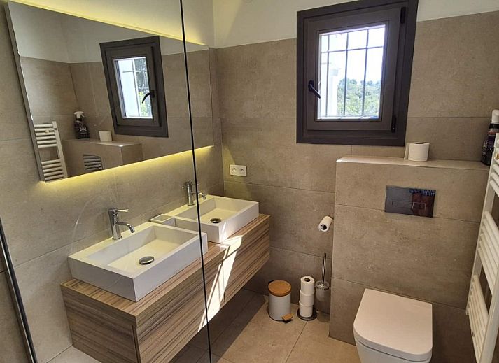 Villa Valbonne, vakantiehuis in Provence met privezwembad en groene veranda, 12 km van Cannes.