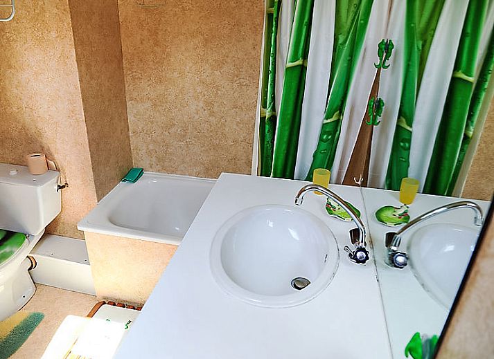 Guest house 04930003 - Apartment Midi / pyrenees - Appartement Les Marmottes