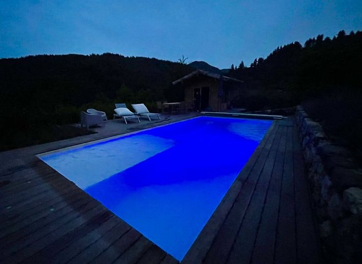 Geniet van de serene omgeving van Source bien-aimee, een vakantiehuis met zwembad in Chaneac, Rhone-Alpes, Frankrijk.